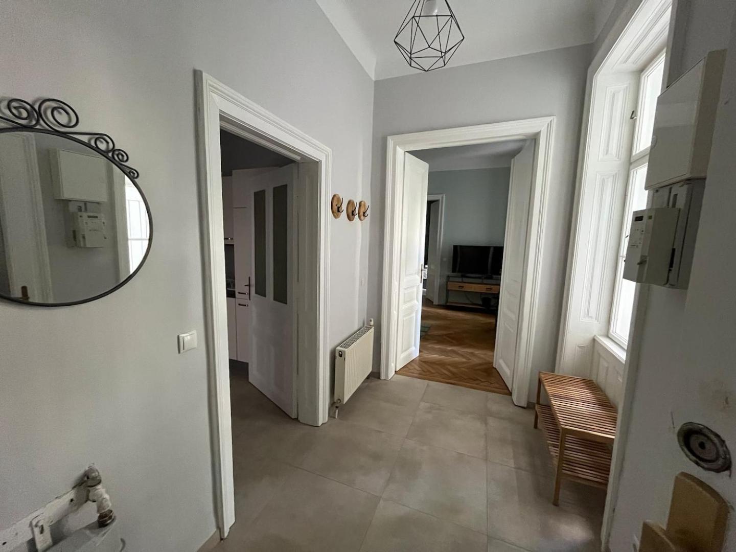Grosszuegiger Wiener Altbau Gleich Neben Schoenbrunn Buitenkant foto