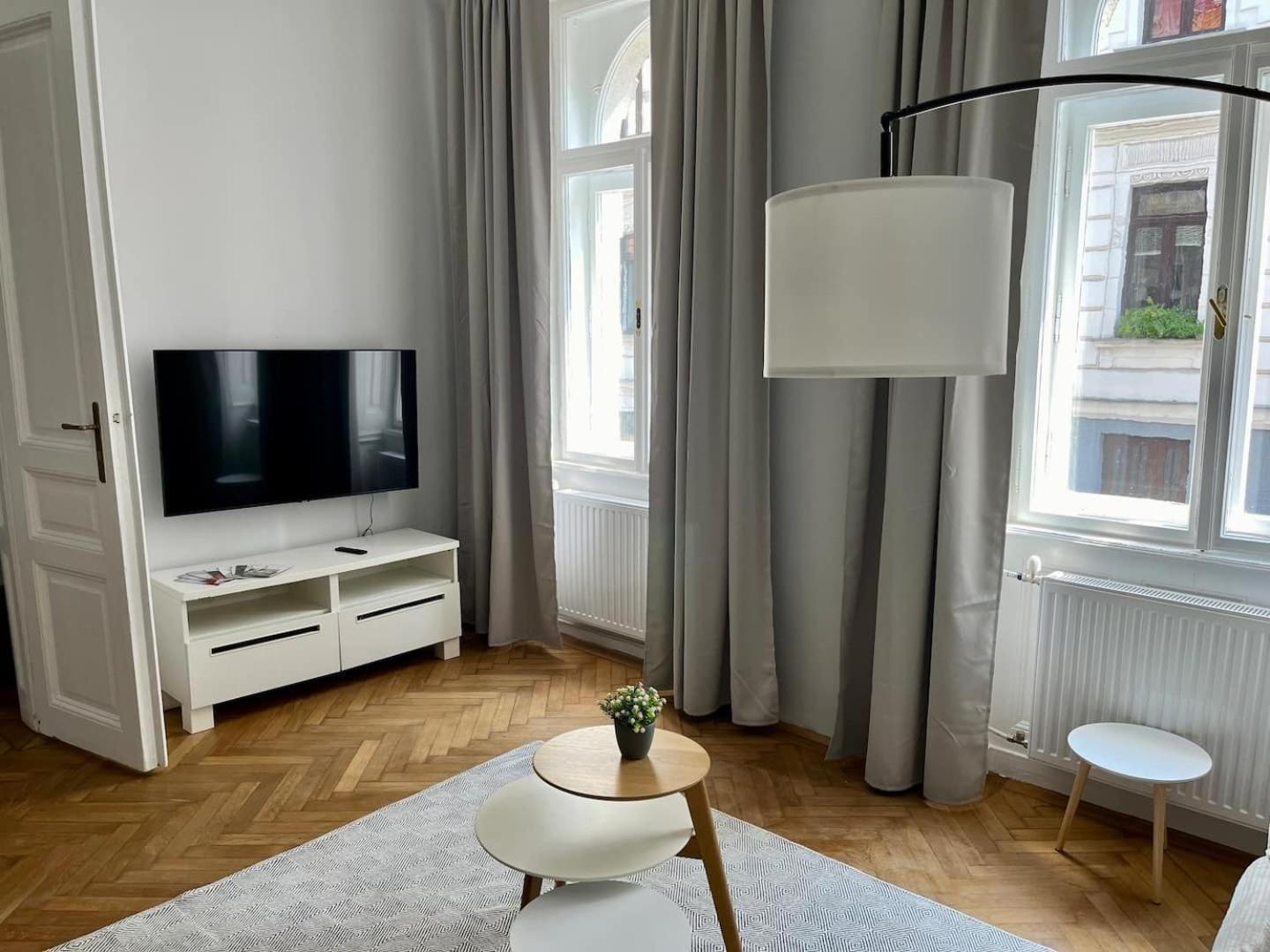 Grosszuegiger Wiener Altbau Gleich Neben Schoenbrunn Buitenkant foto