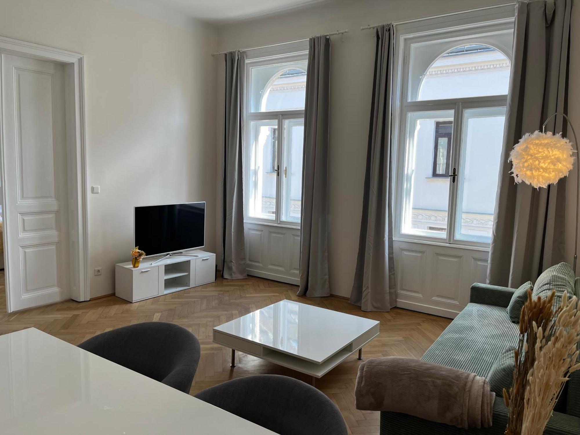 Grosszuegiger Wiener Altbau Gleich Neben Schoenbrunn Buitenkant foto
