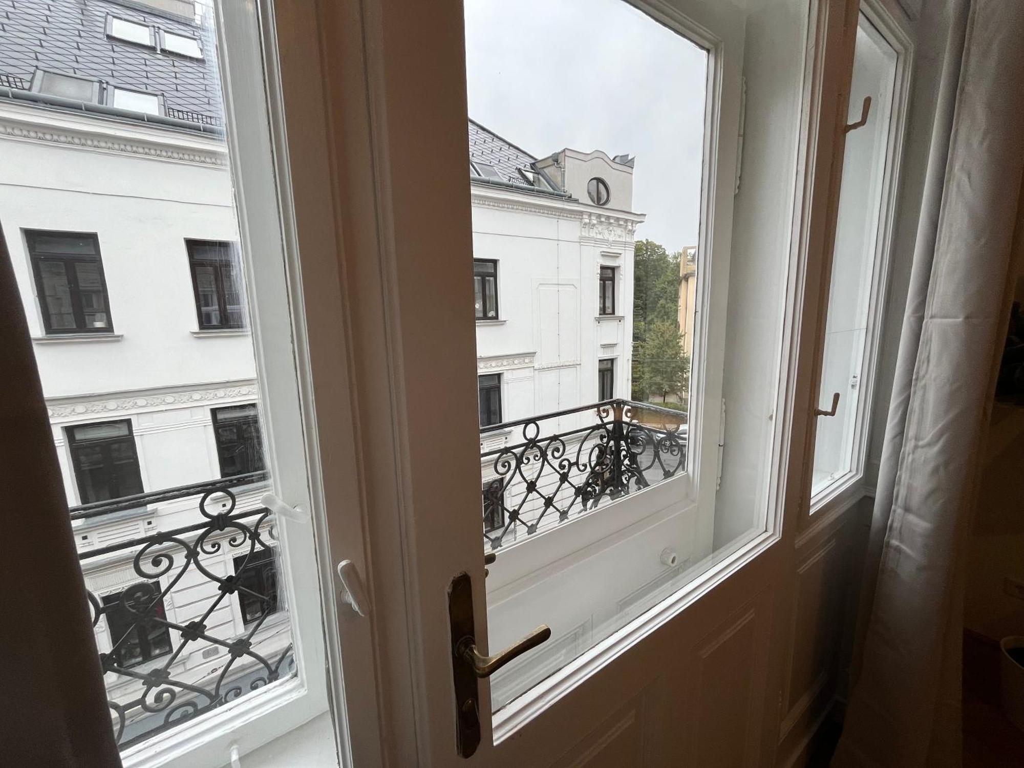 Grosszuegiger Wiener Altbau Gleich Neben Schoenbrunn Buitenkant foto