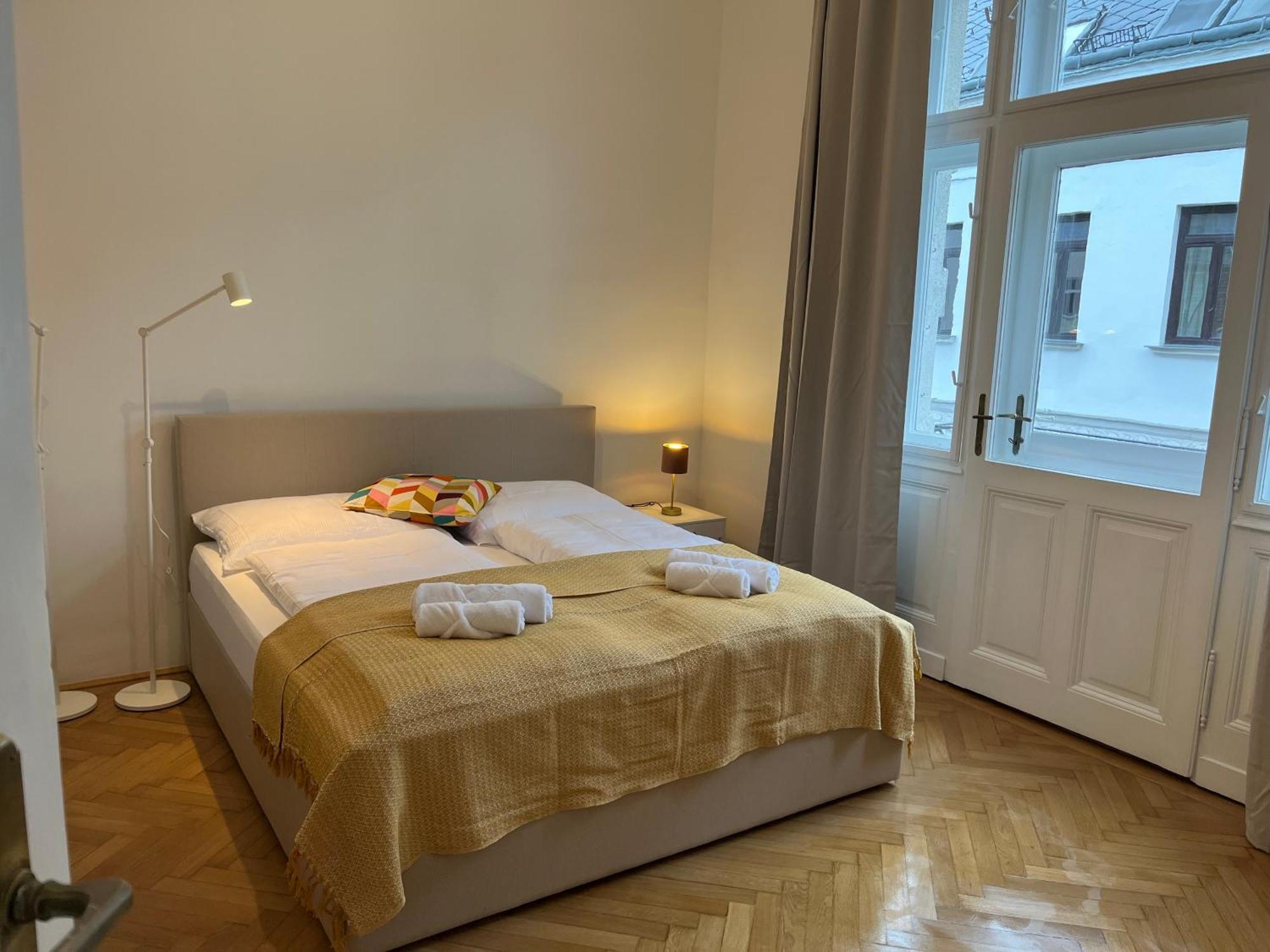 Grosszuegiger Wiener Altbau Gleich Neben Schoenbrunn Buitenkant foto