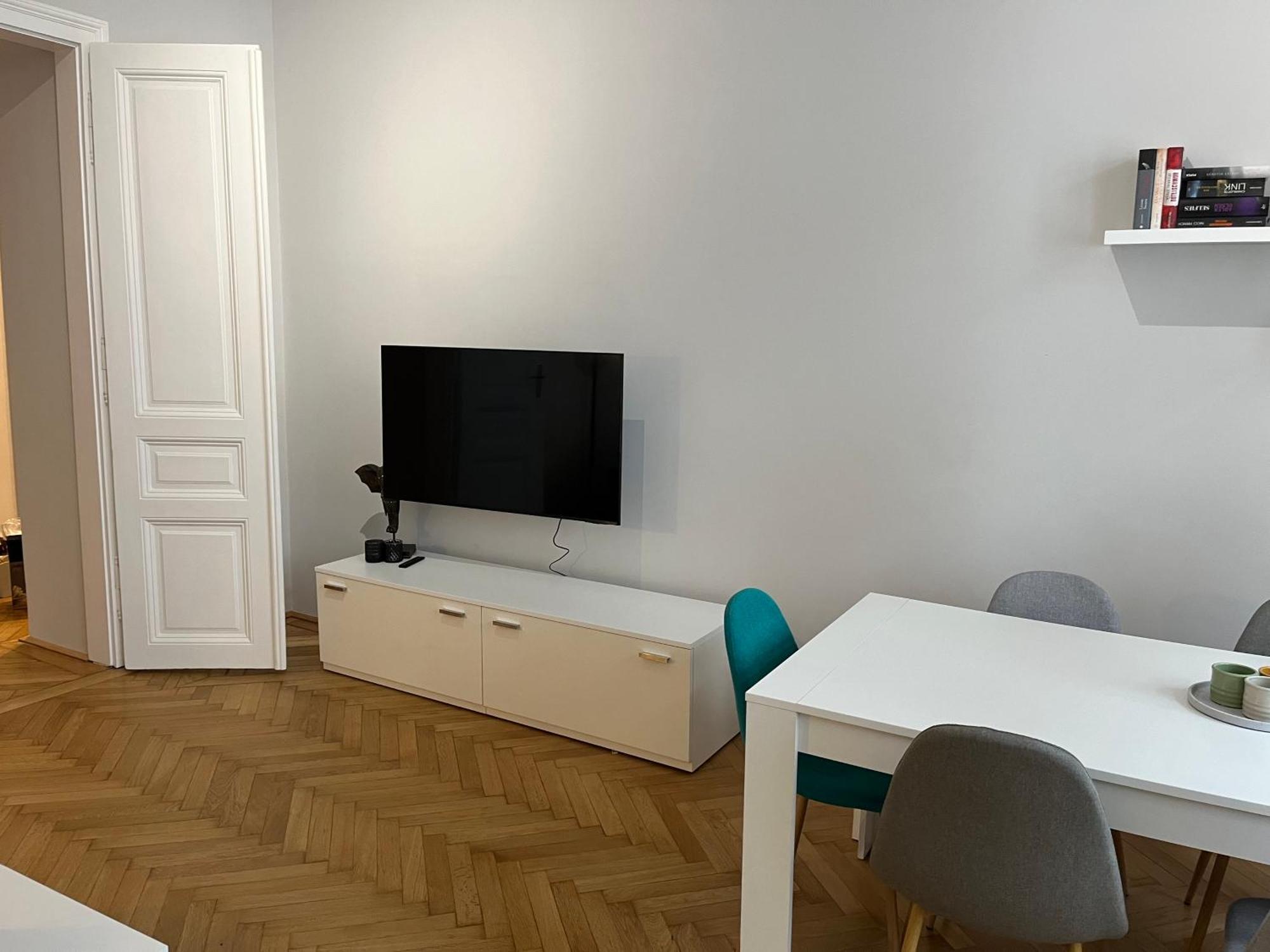 Grosszuegiger Wiener Altbau Gleich Neben Schoenbrunn Buitenkant foto